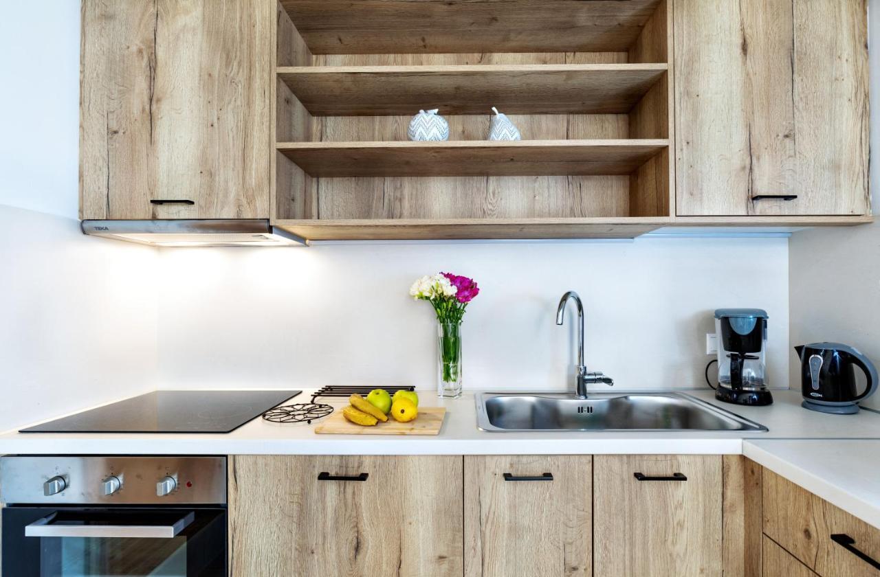Mirthia Apartments Плакіас Екстер'єр фото