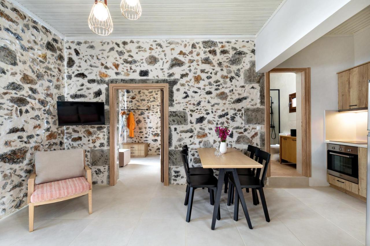 Mirthia Apartments Плакіас Екстер'єр фото