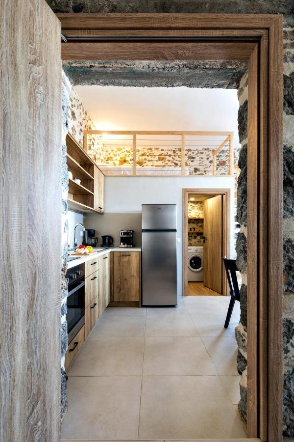 Mirthia Apartments Плакіас Екстер'єр фото